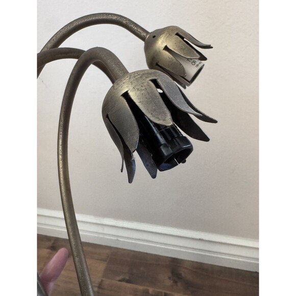 Tiffany Style Lily Pad Table 3 Lamps, 2 Frosted Art Glass Frosted Lily Shades - Picture 8 of 11